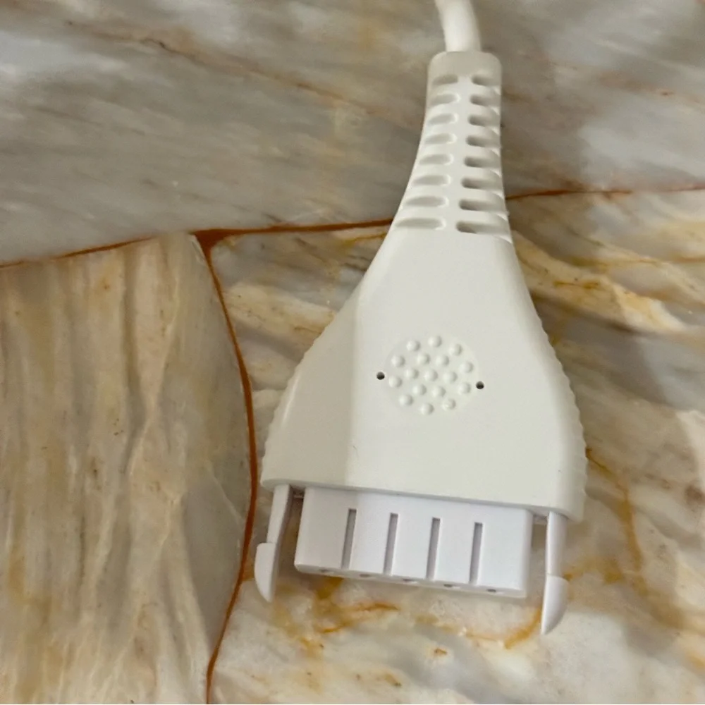 Universal‎ White Charging Cable